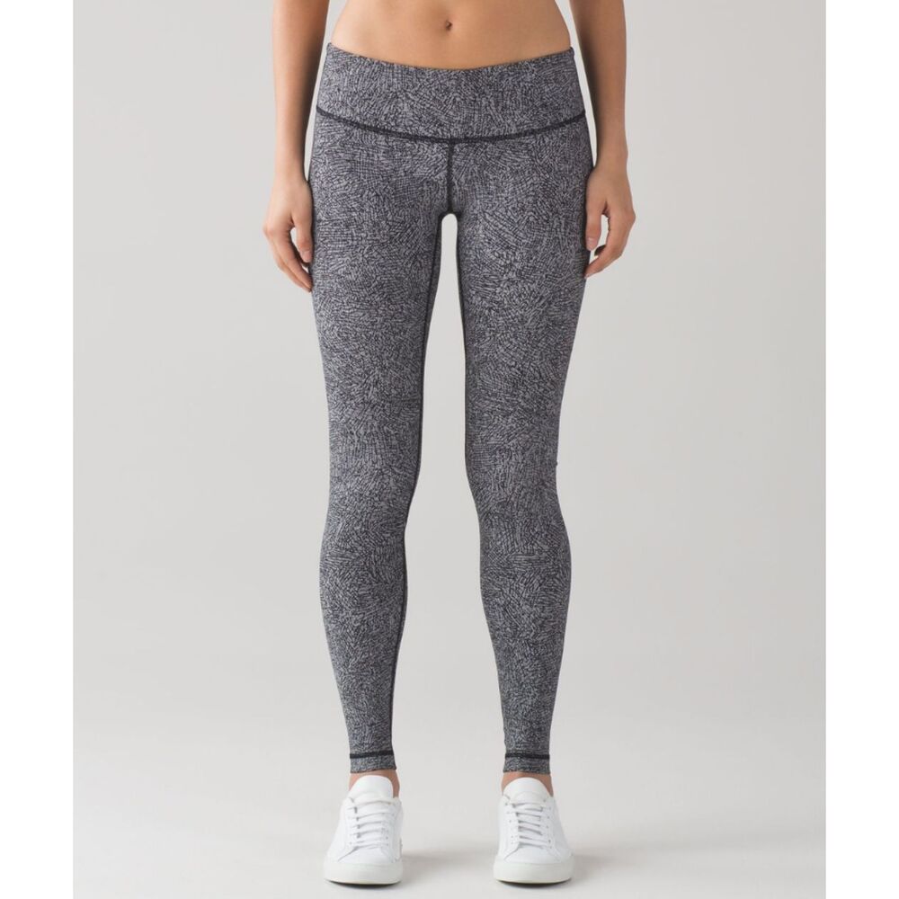 Lululemon Wunder Under Pant III Leggings Line Up White Black Printed Size 4